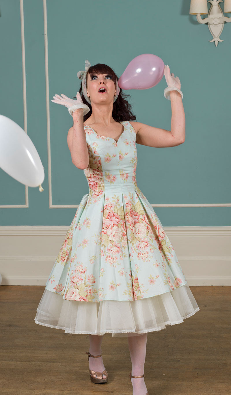 Rose Dress – SewLaDiDaVintage Rose Dress – SewLaDiDaVintage